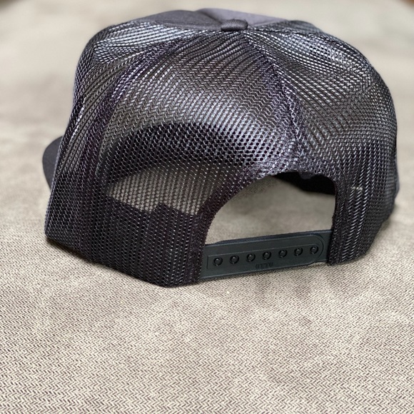 Maui trucker SnapBack hat. Black - Picture 4 of 4